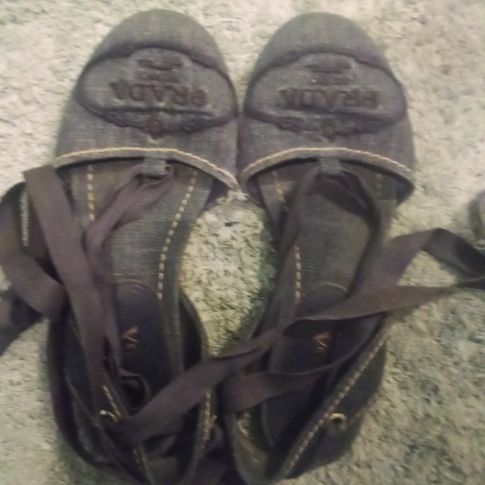 Size 5 woman's prada ballet blue jean flats that tie